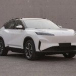 Quel est le rapport entre Peugeot et cette voiture électrique chinoise vendue 13 000 € ?