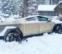 Tesla Cybertruck en galère dans la neige : l’ingénieur en chef vole au secours des conducteurs