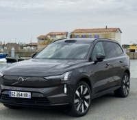 On a essayé le Volvo EX90, une voiture électrique ultra-confortable et (presque) unique en son genre