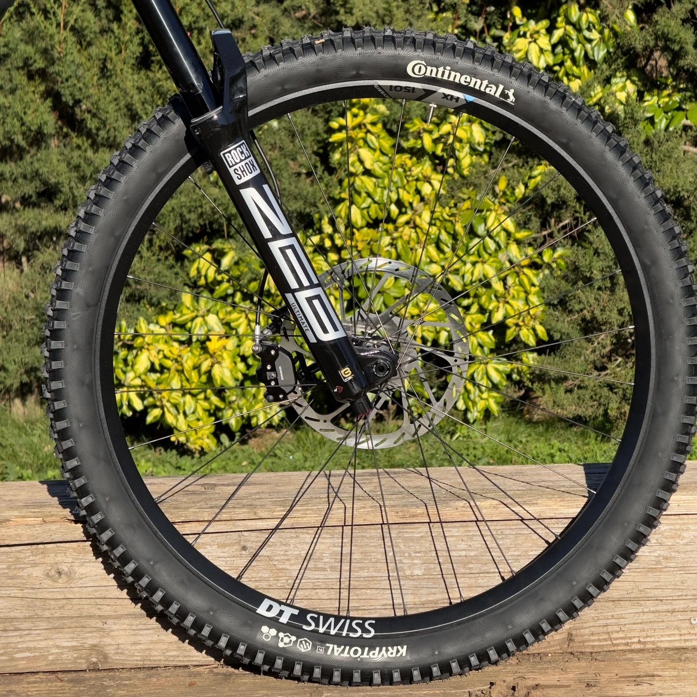 Lapierre Overvolt 2025 roue avant