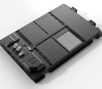 Mercedes-Benz hat zusammen mit Mercedes AMG High Performance Powertrains (HPP) aus Brixworth UK eine neue innovative Festkörperbatterie entwickelt. Die Festkörperzellchemie bietet grundsätzlich folgende Eigenschaften: eine höhere Energiedichte und Gewichtsreduzierung bei verbesserter Fahreffizienz und Sicherheit. 

Mercedes-Benz, together with Mercedes AMG High Performance Powertrains (HPP) based in Brixworth UK, developed a new and innovative solid-state battery. The solid-state cell chemistry means higher energy density and weight reduction, with improved driving efficiency and safety.