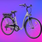 En promo à moins de 700 €, ce vélo de ville électrique de chez Intersport est idéal pour les petits budgets