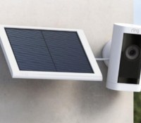 À -54 %, la Ring Stick Up Cam Pro avec détection de mouvements 3D et panneau solaire est la caméra de sécurité ultime 