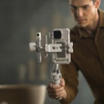 DJI lance encore un nouveau stabilisateur, adapté aussi bien aux smartphones qu’aux appareils photo