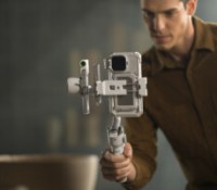 DJI lance encore un nouveau stabilisateur, adapté aussi bien aux smartphones qu’aux appareils photo