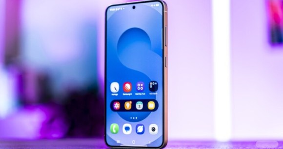 La connexion satellite arrive sur les Galaxy S25, sauf en France, voici pourquoi