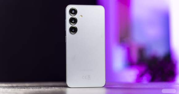 Samsung Galaxy S25 // Source : Chloé Pertuis - Frandroid