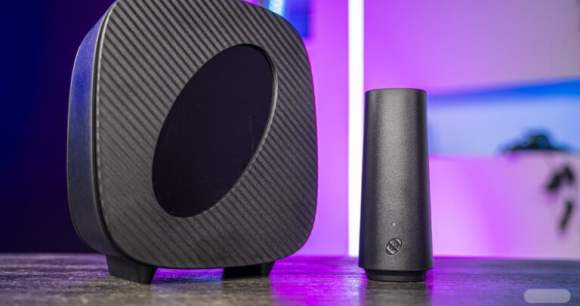 La Bbox Wi-Fi 7 et son répéteur // Source : Chloé Pertuis/Frandroid