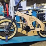 Ce fatbike électrique made in Savoie envoie littéralement du bois