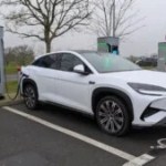 « Voiture électrique 800 volts » : pourquoi cette promesse d’une recharge ultra-rapide est à prendre avec des pincettes