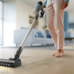 Ce balai aspirateur Philips qui éclaire la poussière est une alternative bien moins chère que la solution de Dyson Ce balai aspirateur Philips qui éclaire la poussière est une alternative bien moins chère que la solution de Dyson