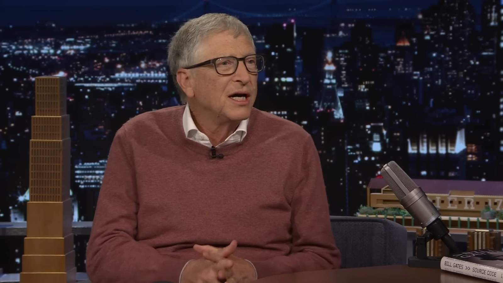 Bill Gates rÃ©clame une taxe sur lâ€™IA : Â« Si un robot fait votre travail, il doit payer...