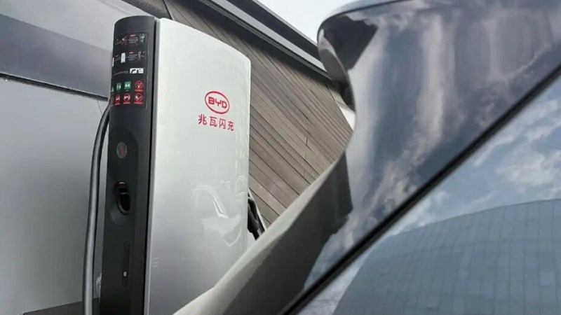 « Pas plus de 300 kilomètres » : pourquoi la patronne de BYD pense que cette autonomie sera suffisante pour les voitures électriques