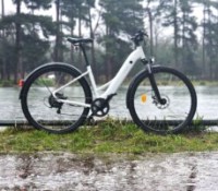 On a testé le nouveau vélo électrique Decathlon à moins de 1000 € : efficace et confortable pour la ville et le tout-chemin