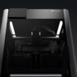 Bambu Lab dévoile la H2D, une machine qui imprime en 3D, grave au laser et découpe