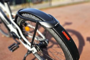 Une porte-sacoche affiné, mais limité. // Source : M. Lauraux pour Frandroid