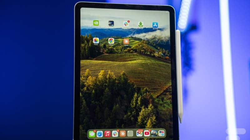 Un petit coup de pouce de Samsung permettrait d&rsquo;accélérer le passage de l&rsquo;iPad Air à l&rsquo;OLED