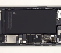 Le démontage de l'iPhone 16e // Source : PBKreviews