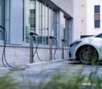 Voici la plus petite borne de recharge au monde pour voiture électrique qui n’oublie pas la puissance maximale