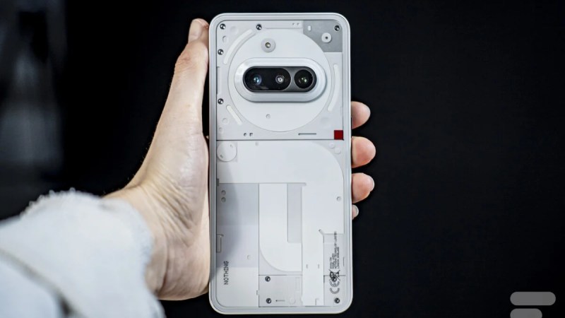Le Nothing Phone (3a) et son design transparent si particulier déjà avec 40&nbsp;% de remise
