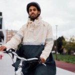 Ce poncho vélo Decathlon se la joue très stylé et très pratique pour vos trajets en ville