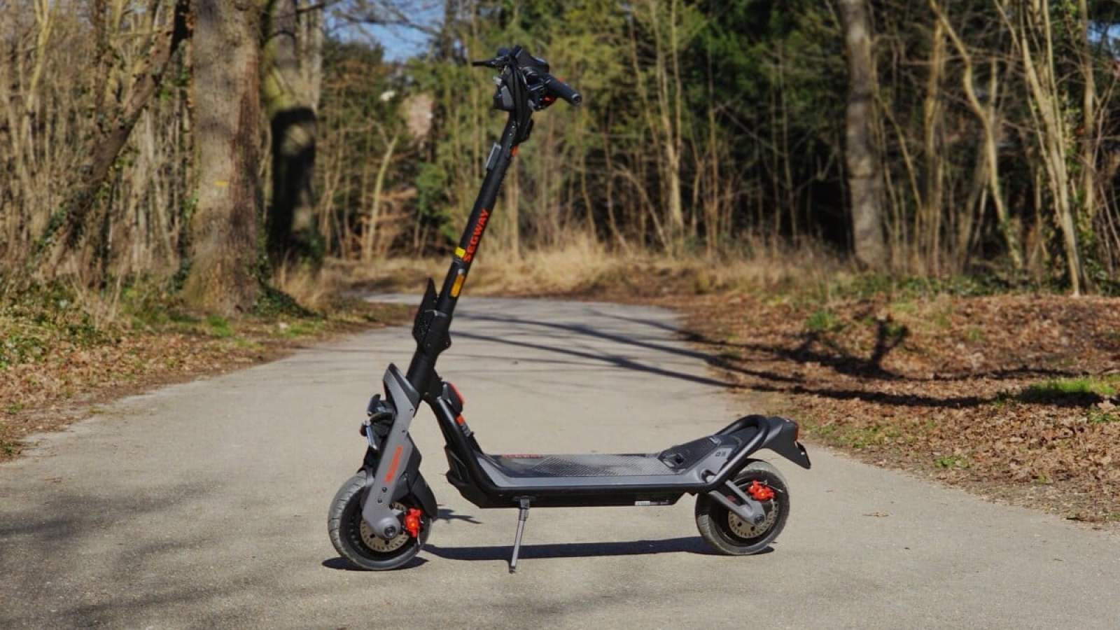 لقد تدحرجنا مع سكوتر Segway Electric High العالي: GPS المتكامل ، والتعليق المزدوج والسعر الهبوطي