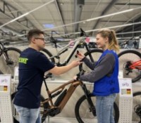 Des vélos électriques reconditionnés directement vendus dans les magasins Decathlon : la grosse nouveauté allemande que l’on veut voir en France