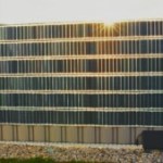 Ce panneau solaire intégré aux clôtures de jardin permet de produire de l’électricité au meilleur moment de la journée