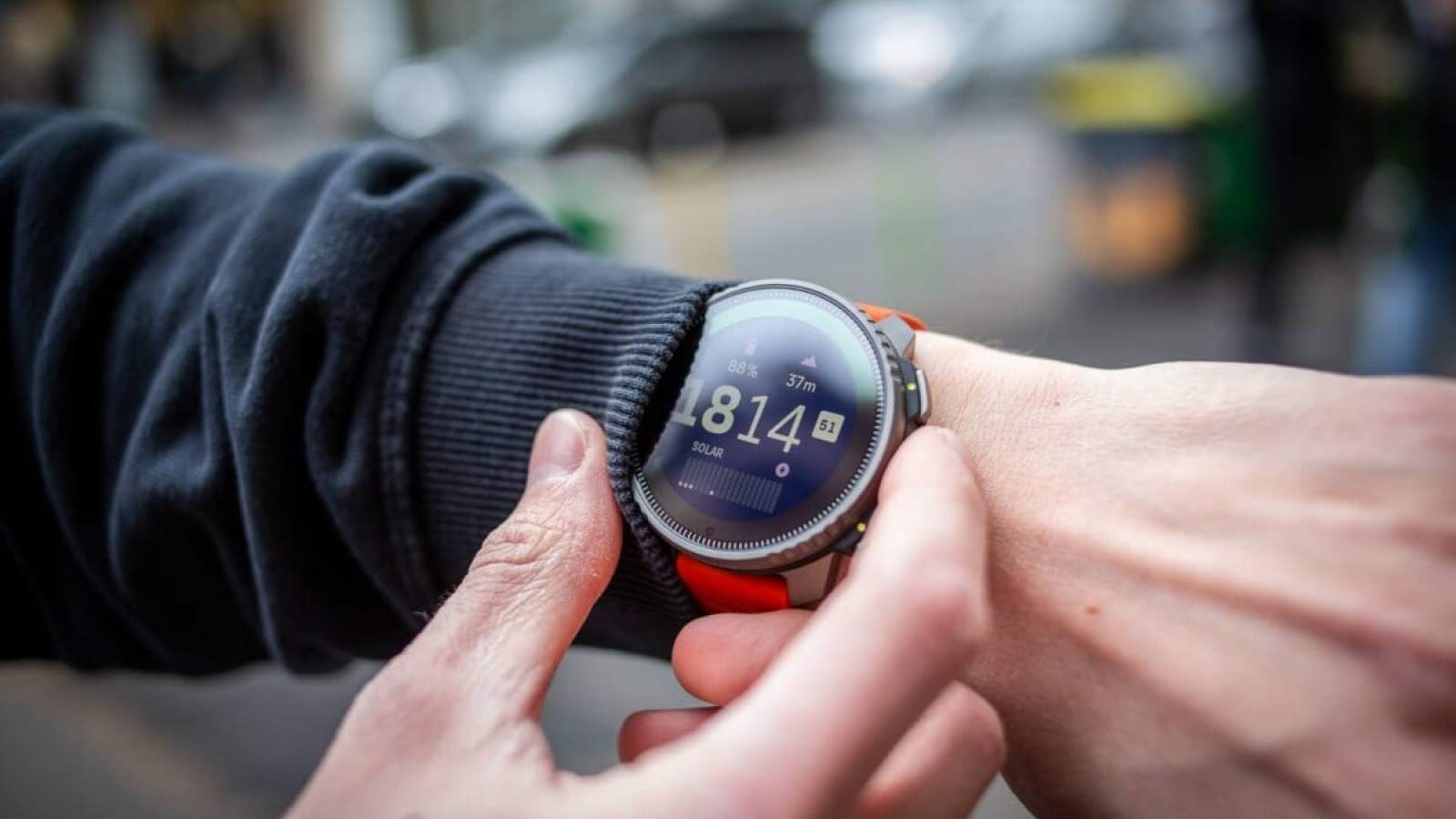 ベイカーは、このsuuntoウォッチパック +骨伝導ヘルメットの価格を破り、優れたアスリートに最適です