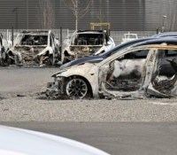 « Crame une Tesla » : Elon Musk, l’homme à combattre pour les anarchistes derrière l’incendie d’une concession Tesla en France