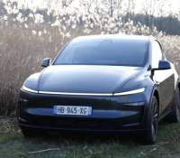Tesla Model Y 2025 // Source : Robin Wycke pour Frandroid Tesla Model Y 2025 // Source : Robin Wycke pour Frandroid