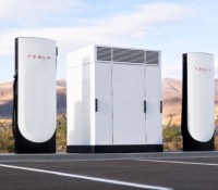 Tesla va aider les conducteurs de toutes les voitures électriques à se recharger en France cet été avec ces nouveautés