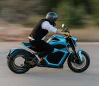 1 366 km en moto électrique : dans les coulisses d’une prouesse technique et humaine
