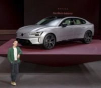 On est monté à bord de la Volvo ES90 : cette voiture électrique qui se recharge ultra-rapidement veut vous faire oublier les SUV