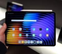 La tablette Xiaomi Pad 7 Pro lors du Mobile World Congress 2025.