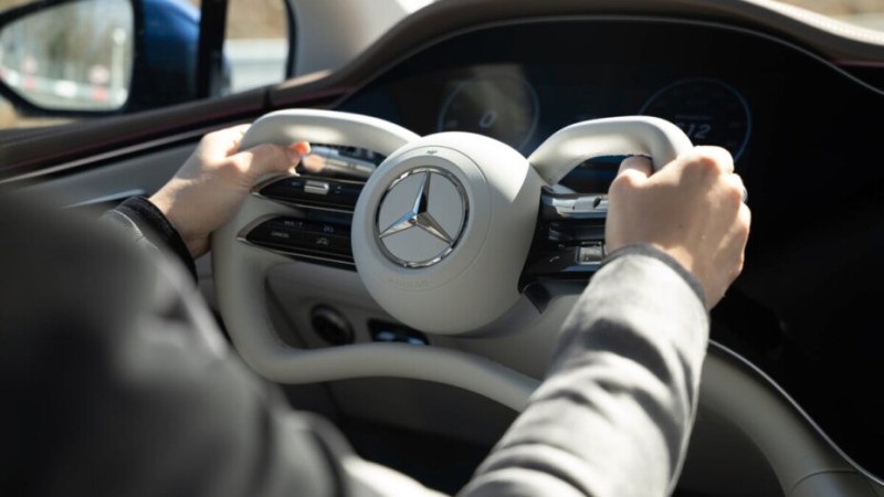 Après Tesla et Peugeot, Mercedes dévoile sa direction électronique, une technologie révolutionnaire