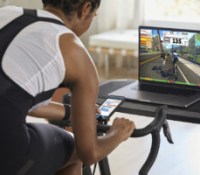 Un entraînement Zwift sur home trainer // Source : Zwift
