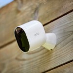 Amazon propose 40 % de remise sur ce kit de vidéosurveillance Arlo, composé de 3 caméras 4K et d’un Smarthub Amazon propose 40 % de remise sur ce kit de vidéosurveillance Arlo, composé de 3 caméras 4K et d’un Smarthub