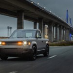 Soutenu par Jeff Bezos, ce pick-up électrique coûte trois fois moins qu&rsquo;un Tesla Cybertruck