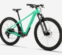 Decathlon lance enfin son VTT électrique pour enfants et c’est très solide sur le papier