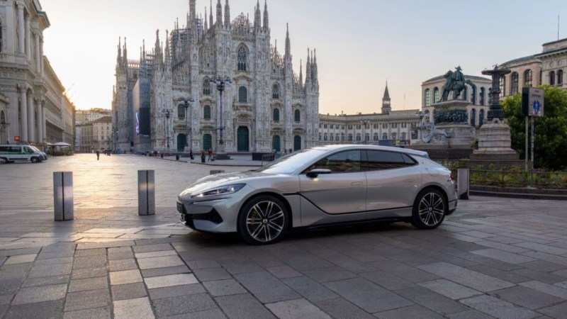 Voici la première voiture électrique de BYD qui pourra « se recharger aussi vite qu’un plein d’essence » en Europe
