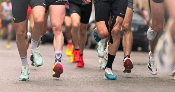 Des marathoniens lors du marathon de Paris 2025 // Source : Geoffroy Husson