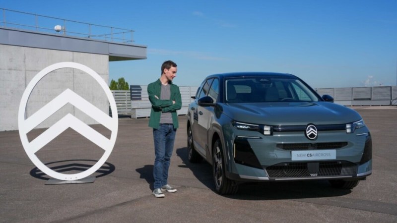 On est monté à bord du Citroën ë-C5 Aircross électrique : un nouveau concurrent pour le Tesla Model Y avec près de 700 km d’autonomie On est monté à bord du Citroën ë-C5 Aircross électrique : un nouveau concurrent pour le Tesla Model Y avec près de 700 km d’autonomie