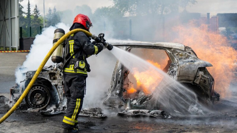 Une Xiaomi SU7 prend feu en pleine rue et ça n’a rien avoir avec la batterie