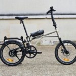 Abordable, le nouveau vélo électrique pliant d’Intersport est enfin disponible