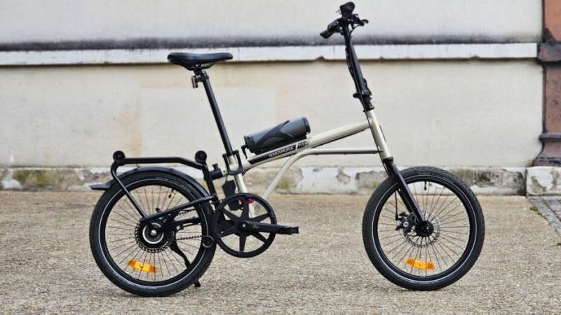 Abordable, le nouveau vélo électrique pliant d’Intersport est enfin disponible