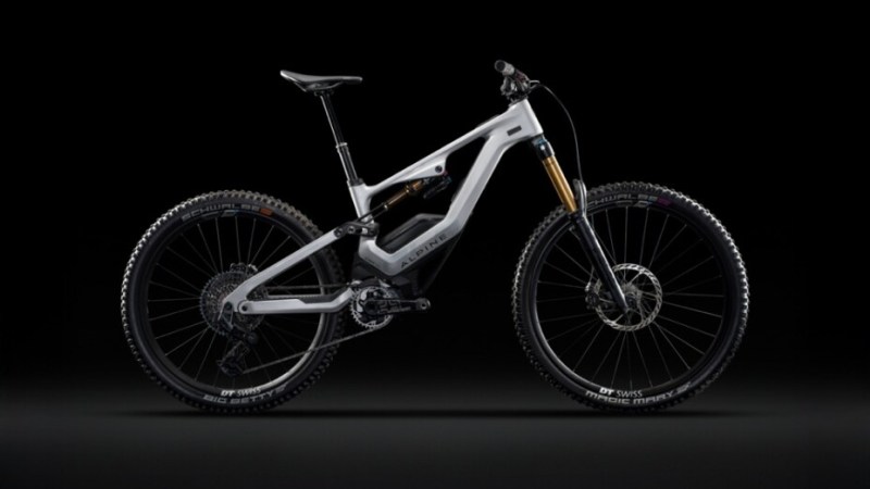 Lapierre et Alpine s’associent et dévoilent ce VTT électrique totalement hors normes Lapierre et Alpine s’associent et dévoilent ce VTT électrique totalement hors normes