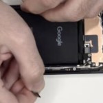 Google Pixel 9a : facile à réparer ou casse-tête ? Un démontage montre quelques faiblesses