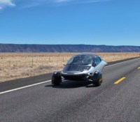 Cette inédite voiture électrique solaire réussit son premier long trajet : pourquoi il ne faut pas se réjouir trop vite
