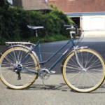 Aussi vintage que moderne, ce vélo électrique est upcyclé en Bretagne : voici nos premières impressions